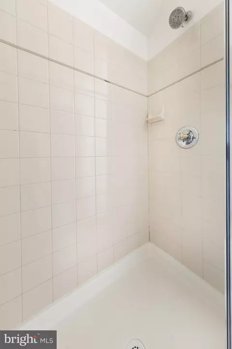 Bath - 21934 Windover Dr, Broadlands, VA 20148 photo 2 of 3