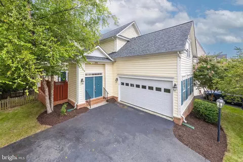 Exterior - 21934 Windover Dr, Broadlands, VA 20148 photo 2 of 10