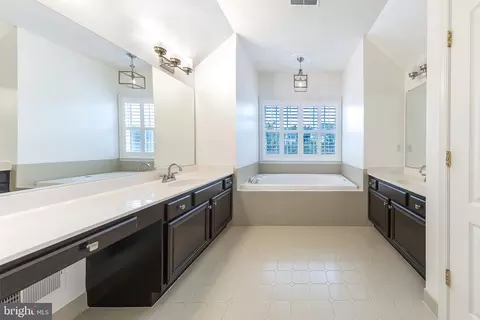 Bath - 21934 Windover Dr, Broadlands, VA 20148 photo 1 of 3