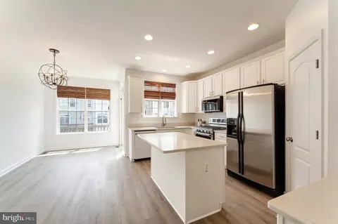 42576 Magellan Sq, Brambleton, VA 20148 photo 10