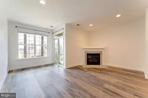 42576 Magellan Sq, Brambleton, VA 20148 photo 32
