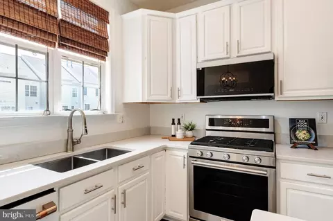 42576 Magellan Sq, Brambleton, VA 20148 photo 8