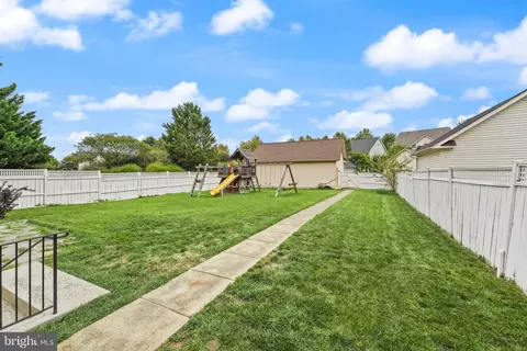 Exterior - 42683 Explorer Dr, Brambleton, VA 20148 photo 6 of 8