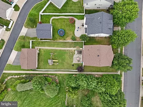 View/Area - 42683 Explorer Dr, Brambleton, VA 20148 photo 2 of 3