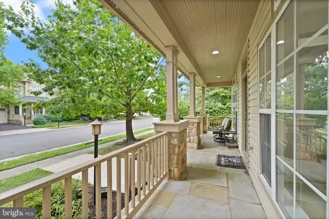 Exterior - 42683 Explorer Dr, Brambleton, VA 20148 photo 4 of 8