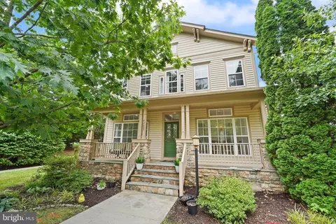 42683 Explorer Dr, Brambleton, VA 20148