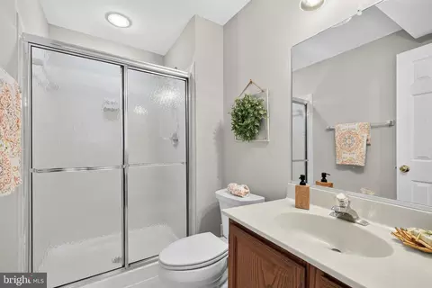 Bath - 21232 Hedgerow Ter, Ashburn, VA 20147 photo 4 of 4