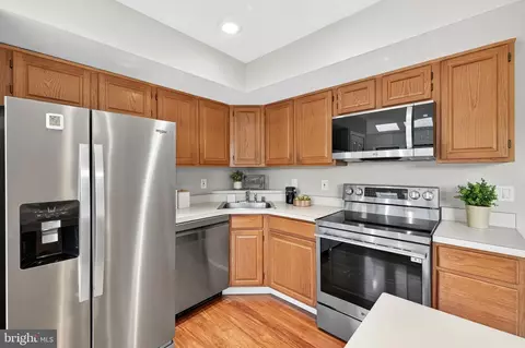 Kitchen - 21232 Hedgerow Ter, Ashburn, VA 20147 photo 3 of 4