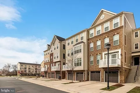 25215 Briargate Ter, Chantilly, VA 20152
