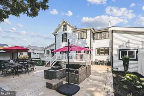 Exterior - 20857 Ashburn Rd, Ashburn, VA 20147 photo 14 of 21