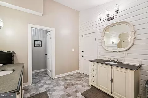 Entry Way - 20857 Ashburn Rd, Ashburn, VA 20147 photo 3 of 10