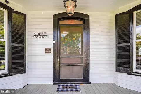 Exterior - 20857 Ashburn Rd, Ashburn, VA 20147 photo 9 of 21