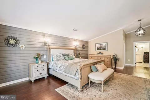 Bedroom - 20857 Ashburn Rd, Ashburn, VA 20147 photo 4 of 16