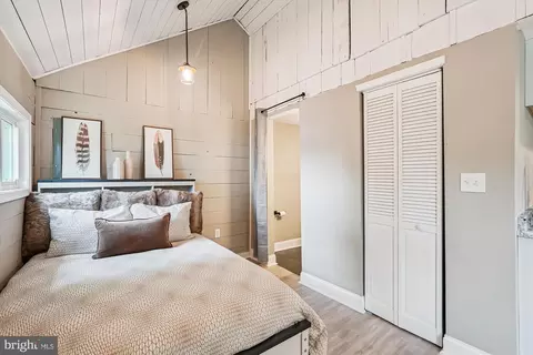 Bedroom - 20857 Ashburn Rd, Ashburn, VA 20147 photo 15 of 16