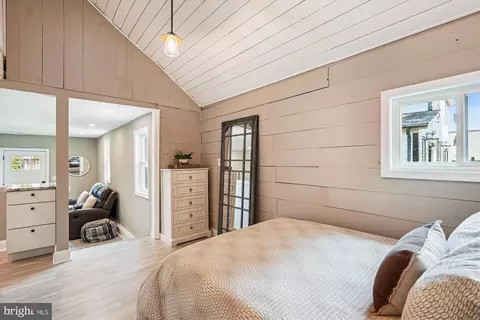 Bedroom - 20857 Ashburn Rd, Ashburn, VA 20147 photo 16 of 16