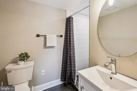 Bath - 20857 Ashburn Rd, Ashburn, VA 20147 photo 6 of 6