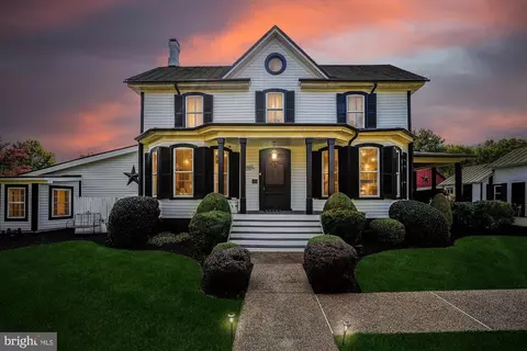 Exterior - 20857 Ashburn Rd, Ashburn, VA 20147 photo 21 of 21