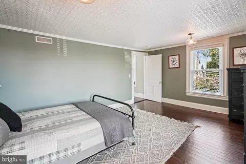 Bedroom - 20857 Ashburn Rd, Ashburn, VA 20147 photo 13 of 16