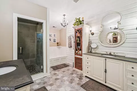 Bath - 20857 Ashburn Rd, Ashburn, VA 20147 photo 1 of 6