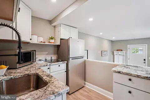 Entry Way - 20857 Ashburn Rd, Ashburn, VA 20147 photo 10 of 10