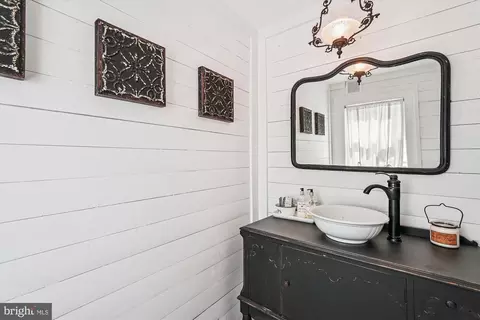 Bath - 20857 Ashburn Rd, Ashburn, VA 20147 photo 2 of 6