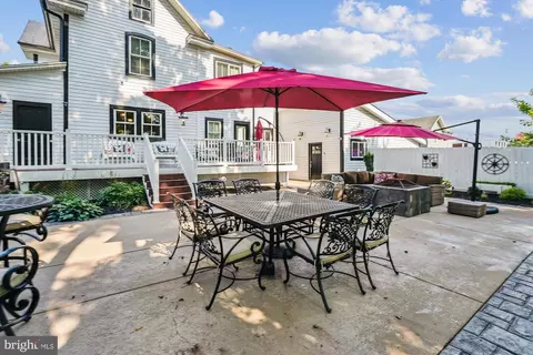 Exterior - 20857 Ashburn Rd, Ashburn, VA 20147 photo 16 of 21