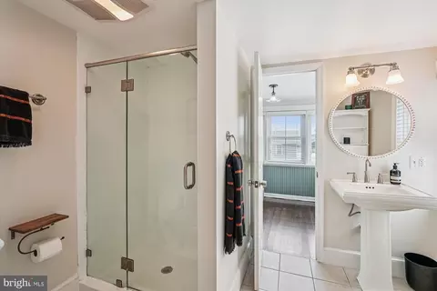 Bath - 20857 Ashburn Rd, Ashburn, VA 20147 photo 3 of 6