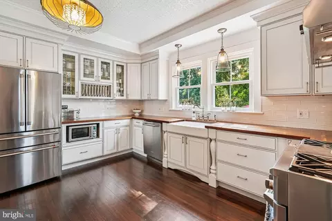 Kitchen - 20857 Ashburn Rd, Ashburn, VA 20147 photo 1 of 5