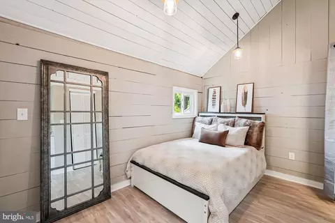 Bedroom - 20857 Ashburn Rd, Ashburn, VA 20147 photo 14 of 16