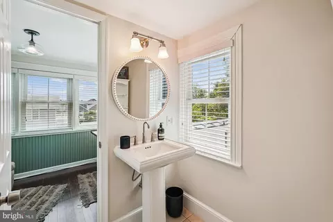 Entry Way - 20857 Ashburn Rd, Ashburn, VA 20147 photo 7 of 10