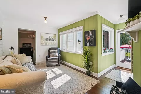Entry Way - 20857 Ashburn Rd, Ashburn, VA 20147 photo 2 of 10