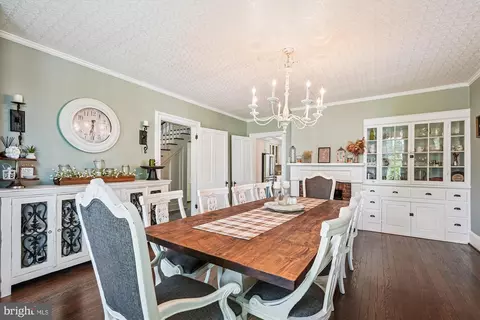 Dining - 20857 Ashburn Rd, Ashburn, VA 20147 photo 3 of 3