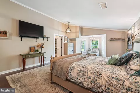 Bedroom - 20857 Ashburn Rd, Ashburn, VA 20147 photo 2 of 16