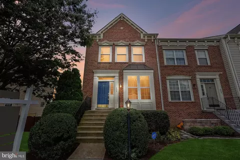 529 Legrace Ter NE, Leesburg, VA 20176