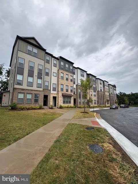 45948 Swallow Ter, Sterling, VA 20165