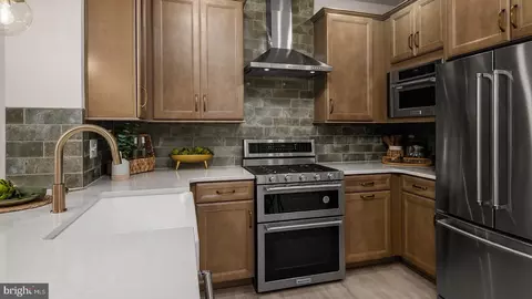 Kitchen - 45197 Drowes Ter, Sterling, VA 20166 photo 3 of 3