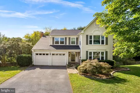 17313 Pickwick Dr, Purcellville, VA 20132