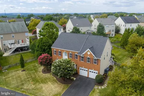 View/Area - 22197 Windy Pine Ct, Broadlands, VA 20148 photo 1 of 8
