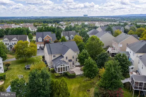 View/Area - 22197 Windy Pine Ct, Broadlands, VA 20148 photo 3 of 8