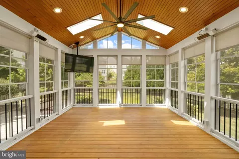Exterior - 22197 Windy Pine Ct, Broadlands, VA 20148 photo 5 of 10