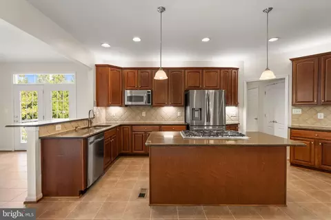 Kitchen - 22197 Windy Pine Ct, Broadlands, VA 20148 photo 2 of 7