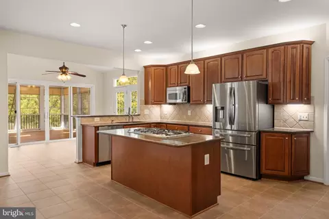 Kitchen - 22197 Windy Pine Ct, Broadlands, VA 20148 photo 3 of 7