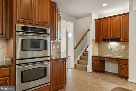 Kitchen - 22197 Windy Pine Ct, Broadlands, VA 20148 photo 7 of 7