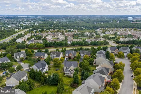 View/Area - 22197 Windy Pine Ct, Broadlands, VA 20148 photo 7 of 8