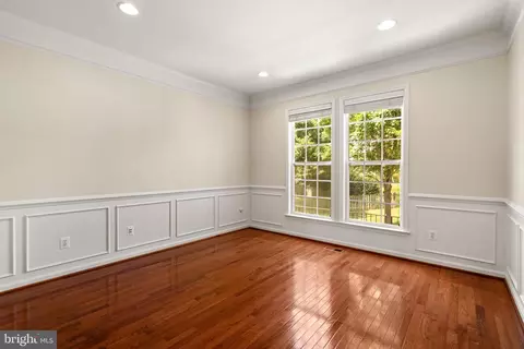 Living - 22197 Windy Pine Ct, Broadlands, VA 20148 photo 6 of 8
