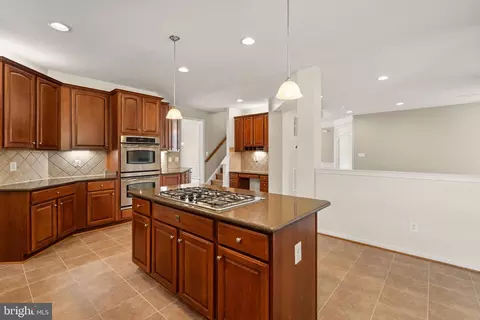 Kitchen - 22197 Windy Pine Ct, Broadlands, VA 20148 photo 5 of 7