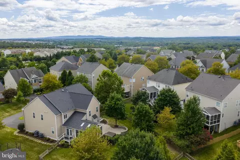 View/Area - 22197 Windy Pine Ct, Broadlands, VA 20148 photo 5 of 8