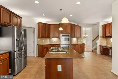 Kitchen - 22197 Windy Pine Ct, Broadlands, VA 20148 photo 6 of 7