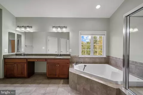 Bath - 22197 Windy Pine Ct, Broadlands, VA 20148 photo 1 of 4