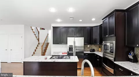 Kitchen - 43080 Addlestone Pl, Ashburn, VA 20148 photo 2 of 3